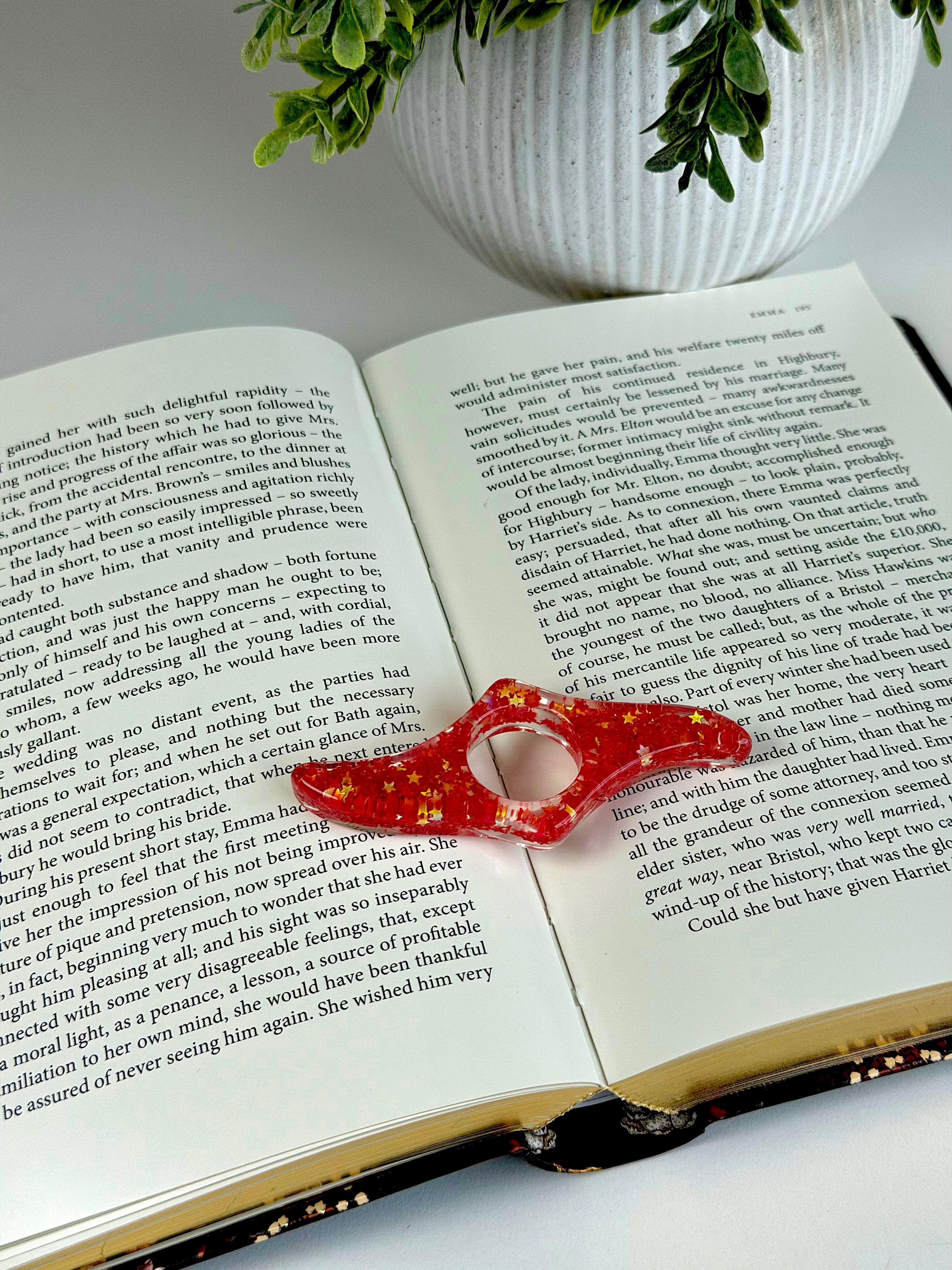 Acrylic Page Holder – Wave Shape Glitter Thumb Book Holder for Easy One-Hand Reading